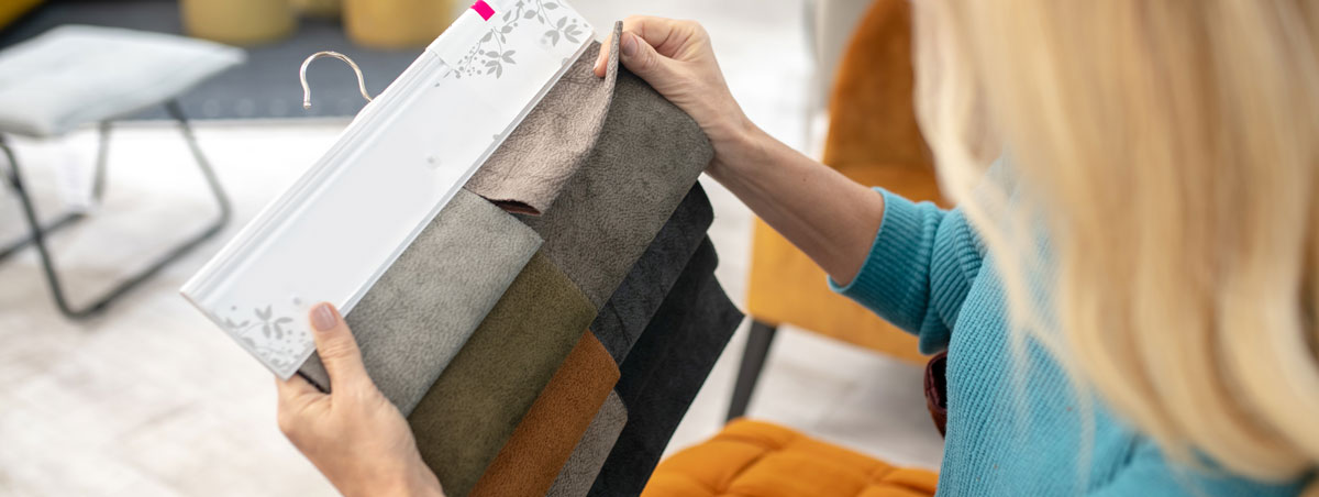 ¿Cómo tapizar una silla con grapas?